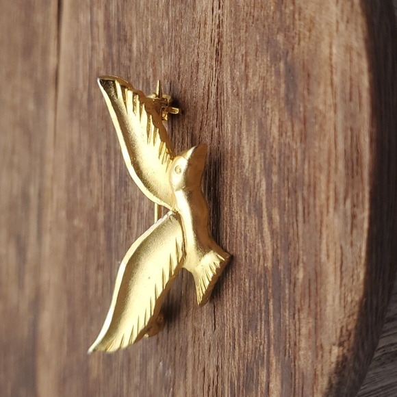 Flying‎ soaring bird brooch B545 - Picture 1 of 3
